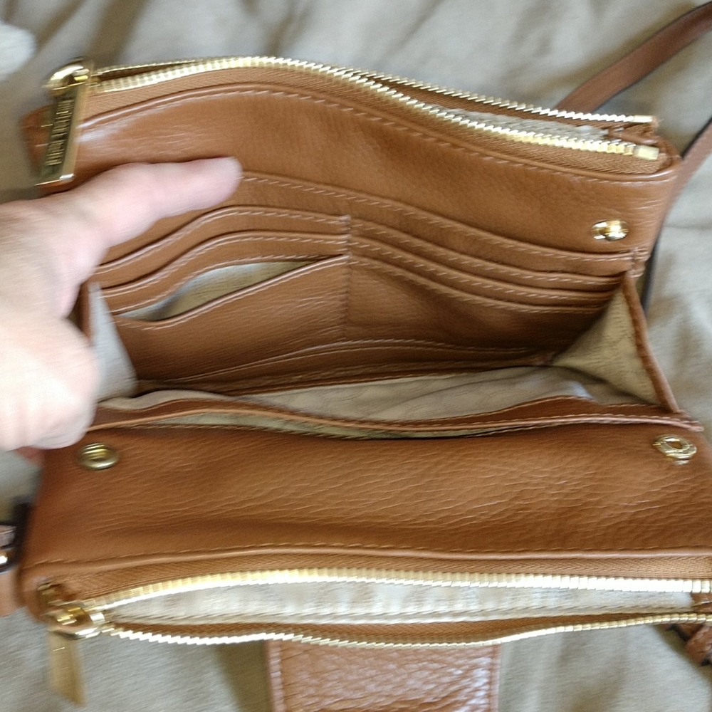 Michael Kors leather tan crossbody - Picture 7 of 9